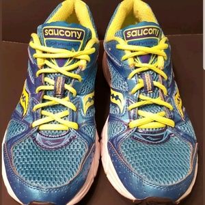 Womens Saucony training shoes